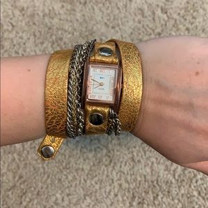 La Met Collection wrap around watch